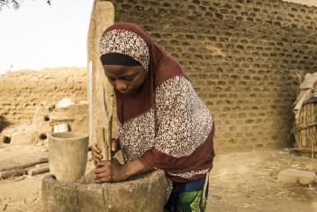 8:25 a.m. — Grains are the staple food in Niger — mostly millet, but also corn and sorghum. Badariya pounds the grains into a flour that’s used to make porridge and pancakes, the main part of most meals. This can take a half hour or more.
